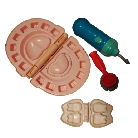 Dentist & Hair Crazy Cuts Style Play-Doh Sets - Picture 3 of 3